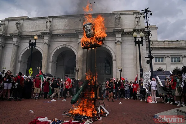 ABD’de Netanyahu’ya böcekli protesto! Washington’da çeşmeleri kana bulayıp İsrail heyetinin kaldığı otele böcekler saldılar - 8