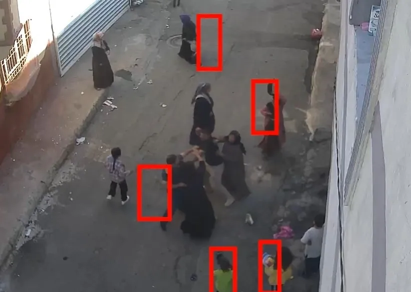 1793099623470.jpg Gaziantep'te ölümle biten kavganın ilk anları kamerada! Çocuklar başlattı, aileler karıştı-4