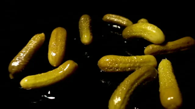 1-avuc-koymak-yeterli-40-yillik-ev-hanimlari-kiskancliktan-catlayacak-somer-seften-yumusamayan-citir-tursu-tar-1701106990747.jpg Ünlü Şef Somer Sivrioğlu öyle bir sır verdi ki... 40 yıllık ev hanımları kıskançlıktan çatlayacak!-2