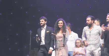 Hercai'nin yıldızları Ebru Şahin ile Akın Akınözü, ‘Midyat Turizm Elçisi’ unvanına layık görüldü