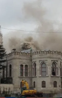İstanbul Üniversitesi'nde yangın!