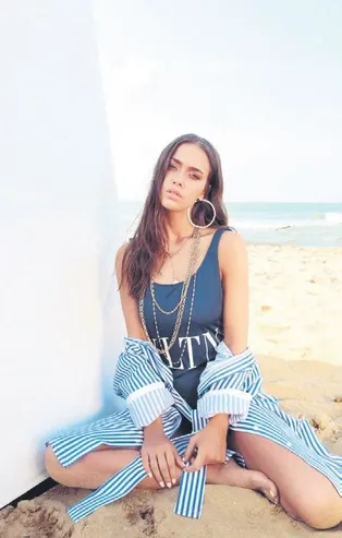 Resme olan merakıyla bilinen Bensu Soral evin duvarını tuvale çevirdi