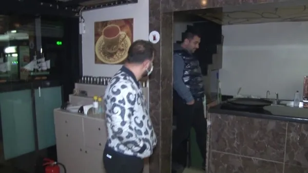 sokaga-cikma-kisitlamasinda-nargile-kafede-basilinca-polise-anlasma-teklif-ettiler-bize-yardimci-olun-1619419268190.jpg Sokağa çıkma kısıtlamasında nargile kafede basılınca polise anlaşma teklif ettiler: Bize yardımcı olun-3