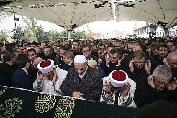 Saadet Partisi Kocaeli Milletvekili Hasan Bitmez İstanbul'da son yolculuğuna uğurlandı-4