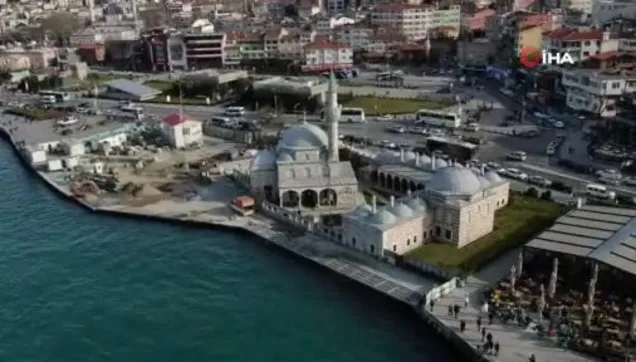 Mimar Sinan'ın 1580 yılında yaptığı Şemsi Paşa Camii duvarında çatlaklar oluştu!