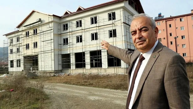 Fenerbahçe'ye transferi gündemde olan Mesut Özil memleketine spor kompleksi yaptırıyor-1