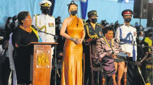 rihanna-hamile-mi-rihannanin-cocugu-var-mi-rihanna-evli-mi-sevgilisi-kim-o-goruntuler-basini-yakti-1638344240390.jpg Rihanna hamile mi? Rihanna'nın çocuğu var mı? Rihanna evli mi, sevgilisi kim? O görüntüler başını yaktı-2