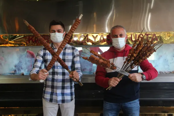 yeni-normalde-ilk-gun-avmlerdeki-yemek-katlari-doldu-tasti-1614687951476.jpg Yeni normalde ilk gün! AVM'lerde yemek katları, Adana'da kebapçılar doldu taştı-9