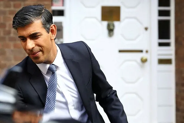 son-dakika-ingilterenin-yeni-basbakani-rishi-sunak-oldu-1666617333858.jpeg SON DAKİKA! İngiltere'nin yeni başbakanı Rishi Sunak oldu... Serveti çene yoracak-3