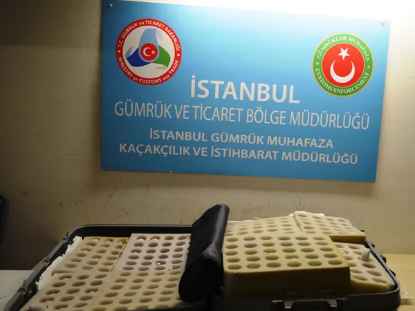 Atatürk Havalimanı'nda 802 ejderha yumurtası ele geçirildi-1