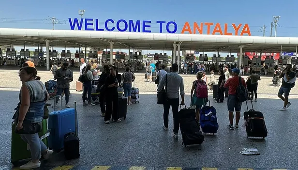 antalyaya-turist-yagmuru-6-milyonu-gecti-1688727992170.jpeg Antalya'ya turist yağmuru! 6 milyonu geçti-3