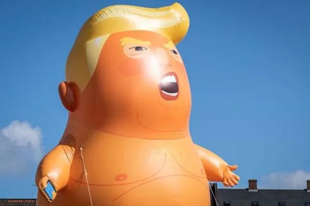 "Bebek Trump" balonu başkent Kopenhag semalarında havalandı-4