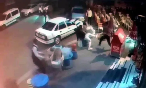 dugun-savas-alanina-dondu-denizli-merkezefendide-tufekli-sopali-kavga-1633354608159.jpg Düğün savaş alanına döndü! Denizli Merkezefendi'de tüfekli sopalı kavga-3