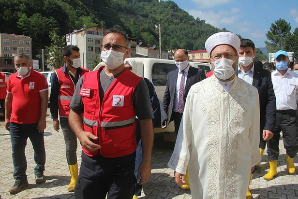 son-dakika-diyanet-isleri-baskani-ali-erbas-giresunda-yasanan-felaket-sonrasinda-incelemelerde-bulundu-1598359728693.jpg