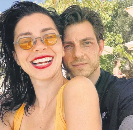 sosyal-medya-capkini-burak-dayi-merve-bolugurdan-ayrilir-ayrilmaz-burcu-ozberki-begeni-yagmuruna-tuttu-1599780583839.jpg Sosyal medya çapkını! Burak Dayı Merve Boluğur'dan ayrılır ayrılmaz Burcu Özberk’i beğeni yağmuruna tuttu-2