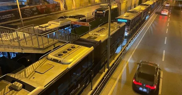 İstanbullunun yine ulaşımdan yüzü gülmedi! Metrobüs arızalandı: Uzun kuyruklar oluştu