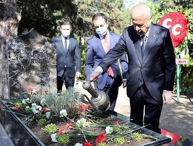 SON DAKİKA: MHP Genel Başkanı Devlet Bahçeli'den Alparslan Türkeş'in kabrine anlamlı ziyaret-5