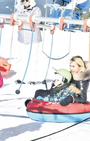 Ece Erken oğlu Eymen ile Kartalkaya'da keyifte