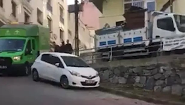 CHP'li İBB aracındaki demirler hurdacıya satıldı!