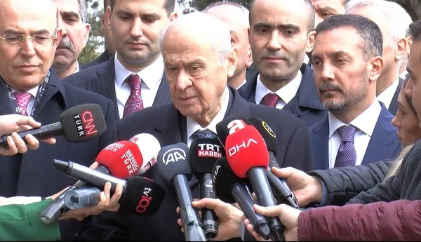 mhp-lideri-devlet-bahceli-alparslan-turkesin-kabrini-ziyaret-etti-1682057605635.jpg