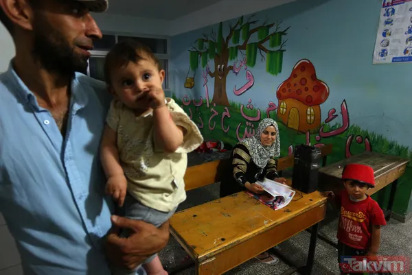 SON DAKİKA: Filistinli aileler çocuklarını İsrail bombalarından korumak için okullara sığındı - 14