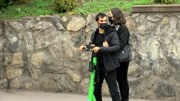 istanbulda-scooter-ihlalleri-bitmek-bilmiyor-kimi-kopegiyle-kimi-arkadasiyla-bindi-iste-kural-tanimayan-scootercilar-1636356537076.jpg İstanbul'da scooter ihlalleri bitmek bilmiyor! Kimi köpeğiyle kimi arkadaşıyla bindi! İşte kural tanımayan scootercılar-2