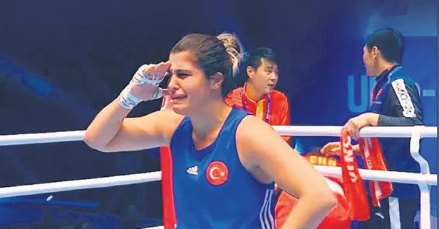 Dünya Kadınlar Boks Şampiyonu Busenaz Sürmeneli’den Mehmetçik’e zafer selamı