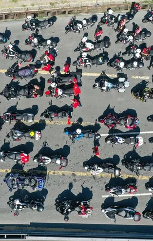 İstanbul'da motosikletçiler 15 Temmuz şehitleri için konvoy oluşturdu