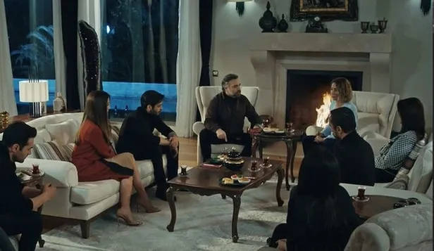 atarli-tavirlariyla-eskiya-dunyaya-hukumdar-olmazin-favori-ismiydi-yeni-rolu-buyuk-ses-getirecek-1639385635733.jpg Atarlı tavırlarıyla Eşkıya Dünyaya Hükümdar Olmaz'ın favori ismiydi! Yeni rolü büyük ses getirecek-3