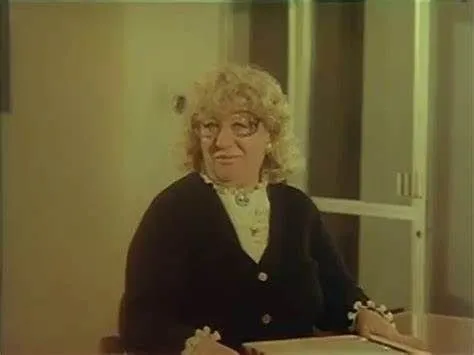 yesilcamin-sevilen-ismi-ayten-erman-son-yolculuguna-ugurlandi-1645810364889.jpg Yeşilçam’ın sevilen ismi Ayten Erman son yolculuğuna uğurlandı!-6