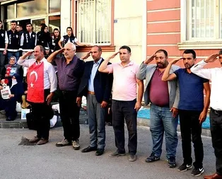 HDP önündeki ailelerden Barış Pınarı Harekatına ‘asker selamlı’ destek