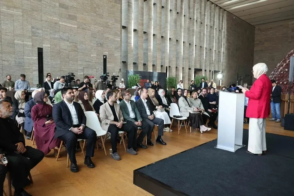 world-decolonization-forum-insanligin-yuku-dekolonizasyonun-bugunu-sergisi-ile-basladi-1778348780984.jpeg