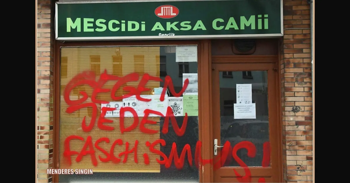 Almanya'da İslam düşmanlığı! Camiiye saldırdılar