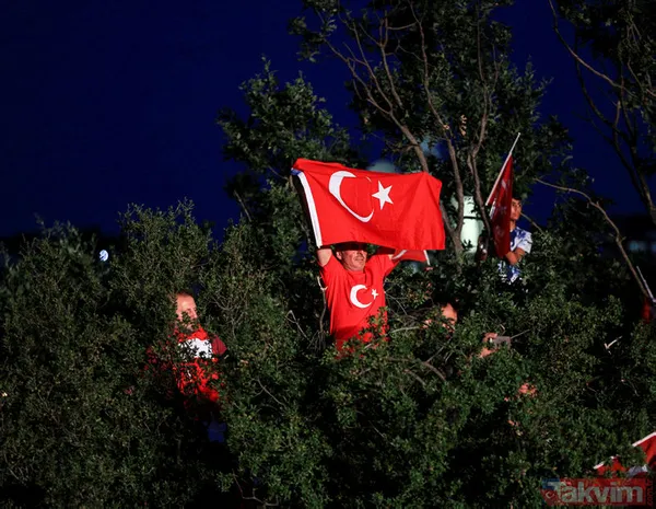 15 Temmuz Şehitler Köprüsü'ne akın akın geldiler - 15