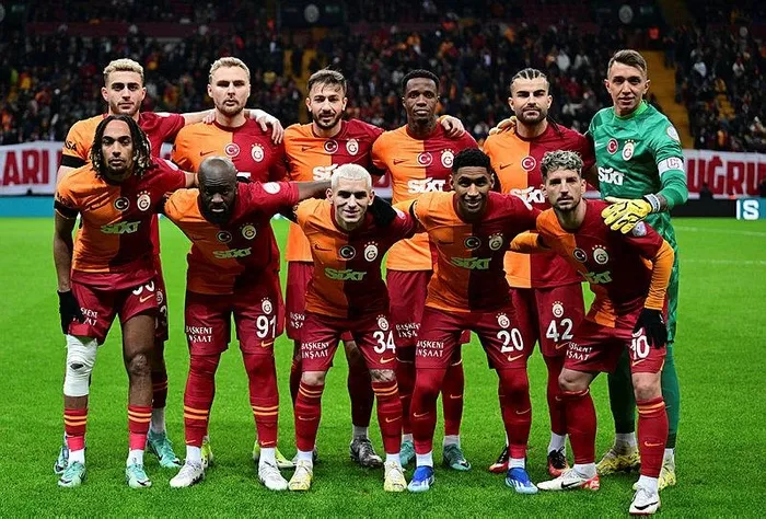 cimbom-ecel-terleri-doktugu-macta-3-puana-bitime-5-dakika-kala-mertensle-ulasti-1705368443981.jpeg Cimbom Ecel terleri döktüğü maçta 3 puana bitime 5 dakika kala Mertens'le ulaştı-4
