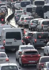 İstanbul’da trafik yoğunluğu yüzde 81’e ulaştı: Haftanın son iş gününde karayolları tıkandı | İşte trafik risk haritası..