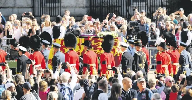 Meghan Markle Kraliçe Elizabeth’in cenazesi için İngiltere’ye gitti! Elbisesindeki dikkat çeken detay ve olay iddia...