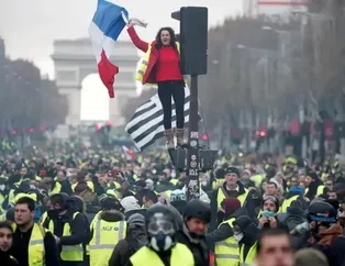 On binlerce Fransız sokağa indi! Enerji krizi tavan yaptı halk Macron'u istifaya çağırdı: AB ve NATO'dan çıkalım