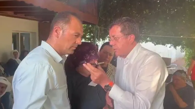 baskan-erdogandan-yangin-sehitleri-sercan-utni-ve-hilmi-sahinin-ailesine-bassagligi-uzuntumuz-cok-buyuk-1753522006213.jpeg Başkan Erdoğan'dan yangın şehitleri Sercan Utni ve Hilmi Şahin'in ailesine başsağlığı: Üzüntümüz çok büyük-2