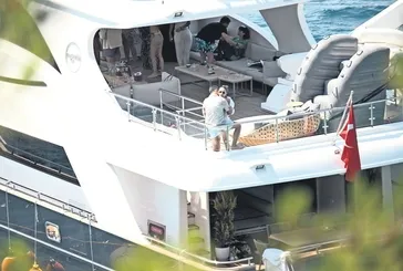 Bodrum'da skandal parti! Teknede rezalet!