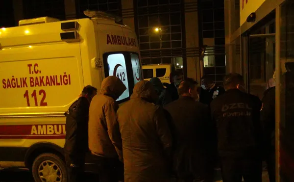 cumhuriyet-savcisi-basindan-vuruldu-dogum-gunu-kutlamasinda-sok-1616658320626.jpg Cumhuriyet savcısı başından vuruldu! Doğum günü kutlamasında şok-3