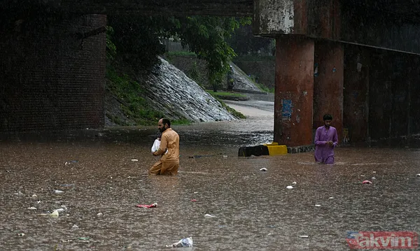 Pakistan’ı muson yağmurları vurdu! Ani sellerde 14 kişi öldü: Yetkililerden kritik uyarı - 9