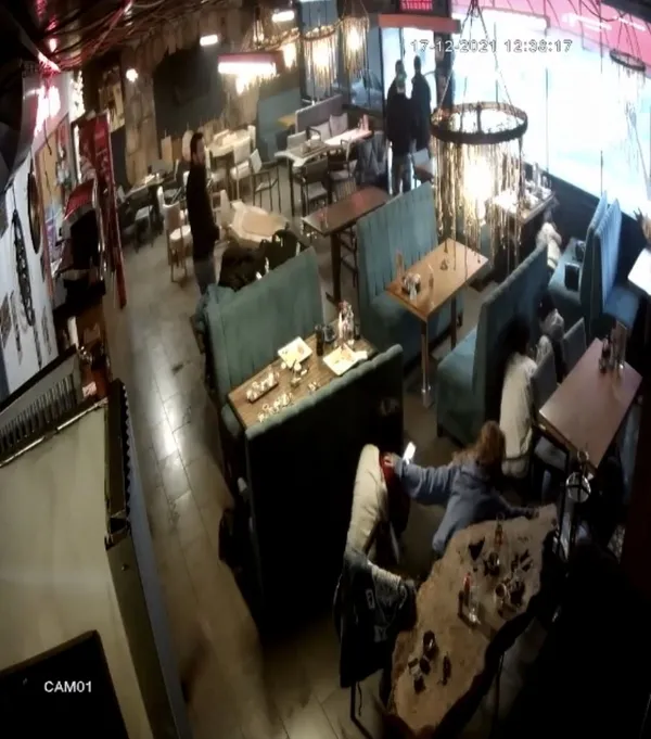 kafeteryada-dehset-anlari-kamerada-park-yeri-yuzunden-kursun-yagdirdi-1639811012712.jpg Kafeteryada dehşet anları kamerada! Park yeri yüzünden kurşun yağdırdı-3