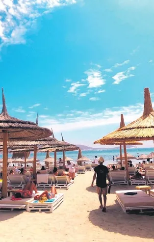 İzmir'in Çeşme ilçesinde bu yaz skandallar bitmiyor! Magandalar Alaçatı’yı Teksas’a çevirdi