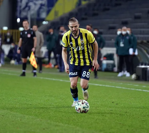 son-dakika-fenerbahce-haberleri-erol-buluttan-trabzonspor-maci-oncesi-flas-karar-caner-erkin-kadroya-alinmasi-1614434265426.jpg Son dakika Fenerbahçe haberleri... Erol Bulut'tan Trabzonspor maçı öncesi flaş karar! Caner Erkin kadroya alınmadı-4