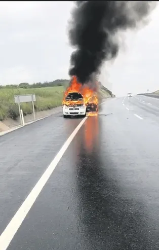Arnavutköy'de otomobil içinde yakılan kadın hayatını kaybetti