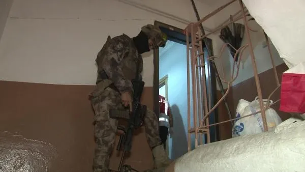 İstanbul'da 28 adrese şafak baskını: Narkotik operasyonunda 22 şüpheli yakalandı-5