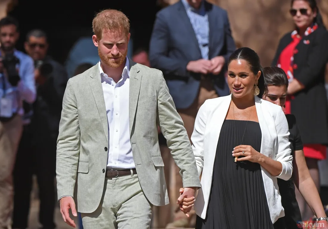 Meghan Markle ve Prens Harry bebeklerini ilk kez gösterdi Meghan Markle ve Prens Harry bebeklerini ilk kez gösterdi