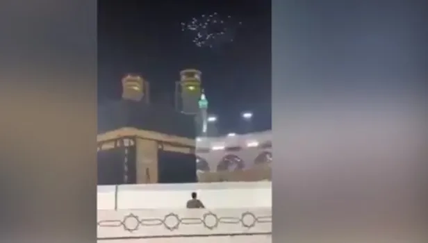 Ebabil kuşları Kâbe-i Muazzama'yı gökyüzünden tavaf etti