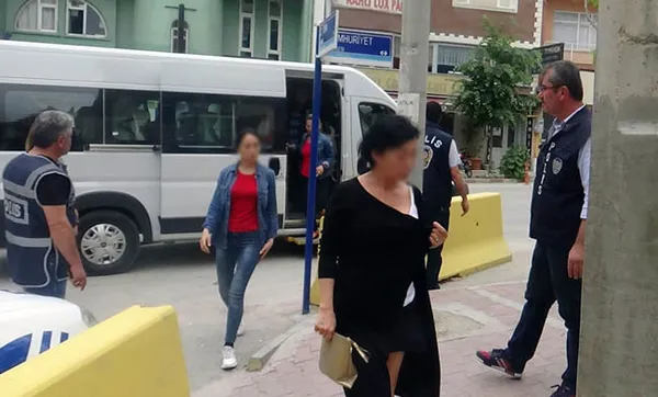 Burdur'da masaj salonundan çıkanlar polisi bile şoke etti-2